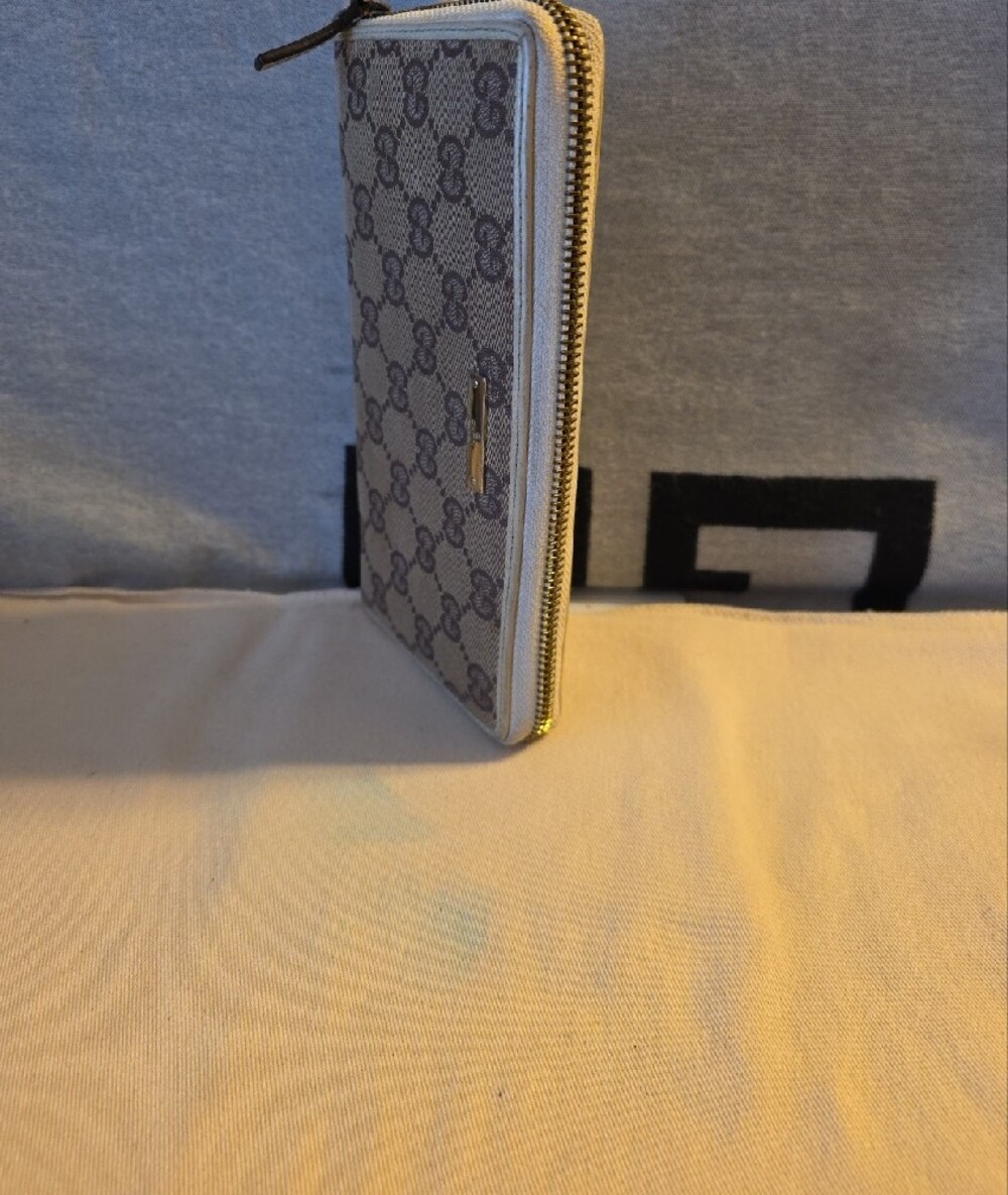 Gucci Brown Monogram Zip Wallet - Picture 2 of 9